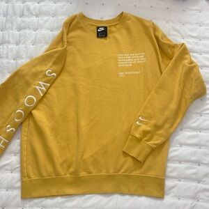 Men’s Nike mustard sweatshirt, never worn